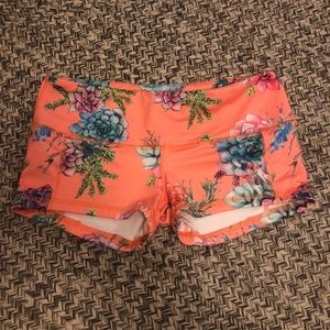 Floral fleo shorts M